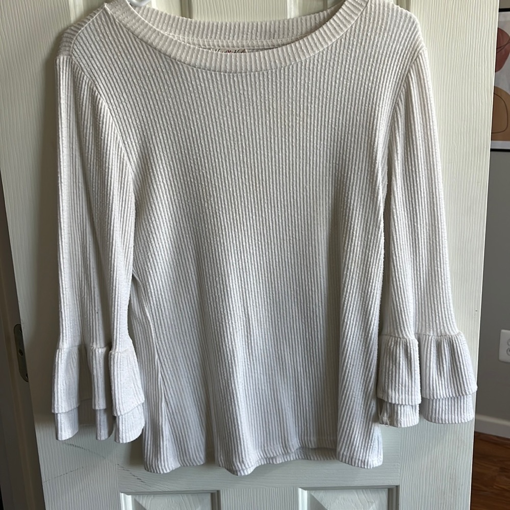 Bell sleeve undershirt